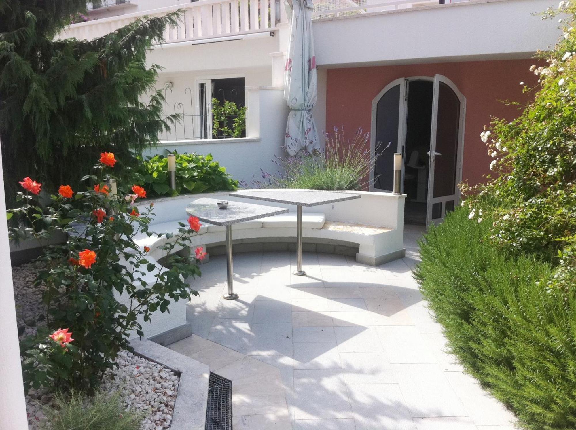 Hotel Bavaria Trogir Donji Seget Екстериор снимка