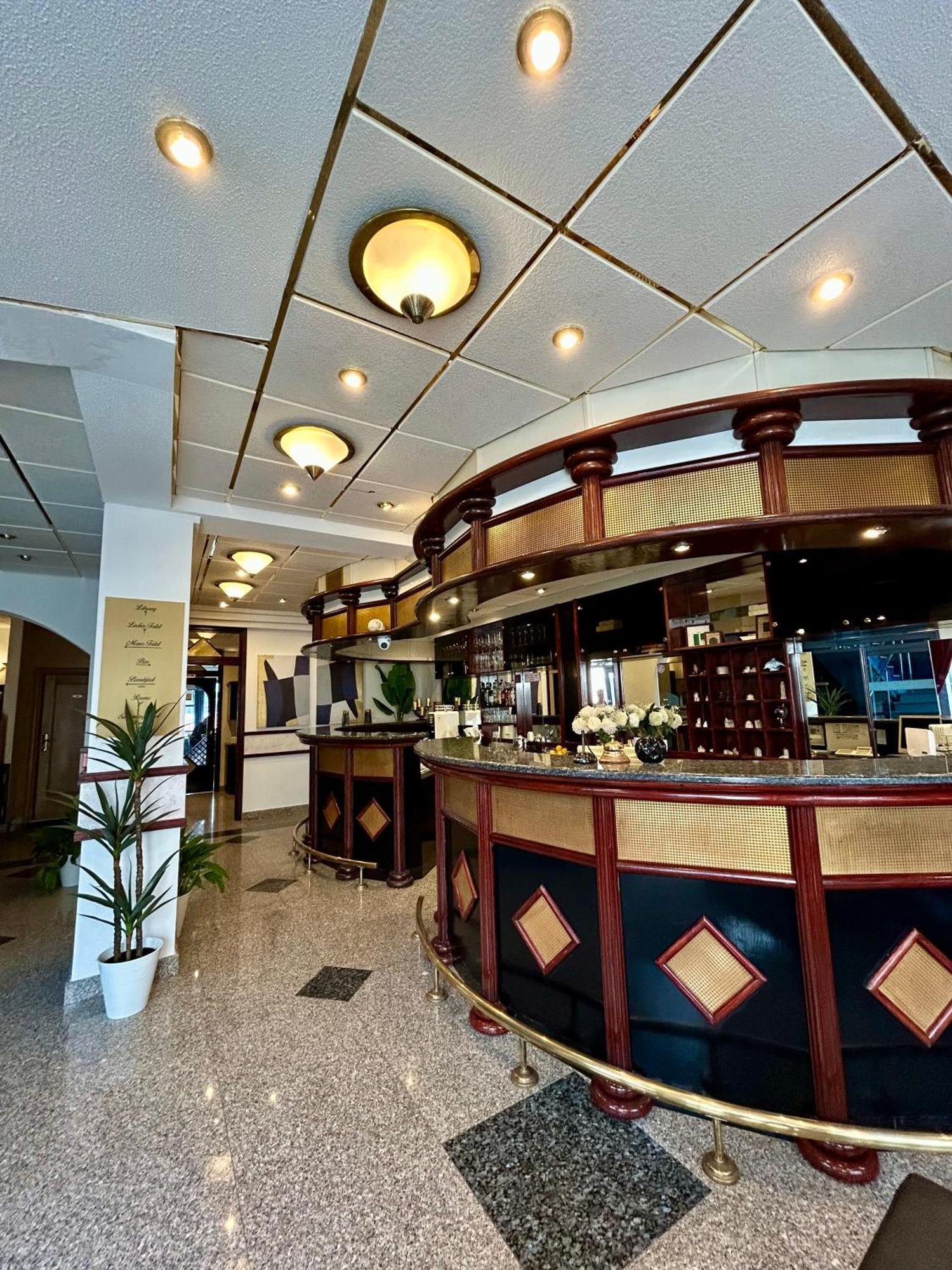 Hotel Bavaria Trogir Donji Seget Екстериор снимка