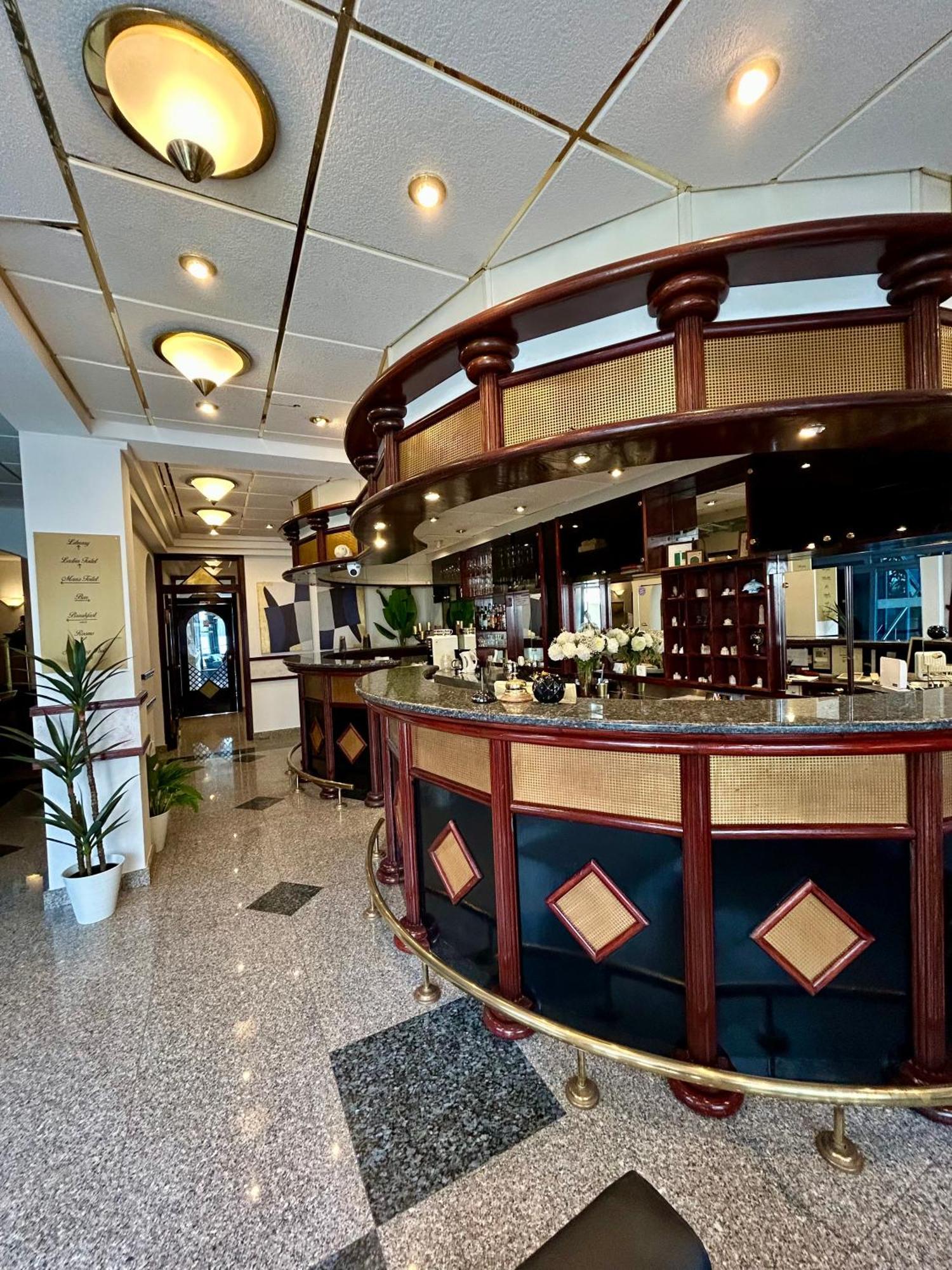 Hotel Bavaria Trogir Donji Seget Екстериор снимка