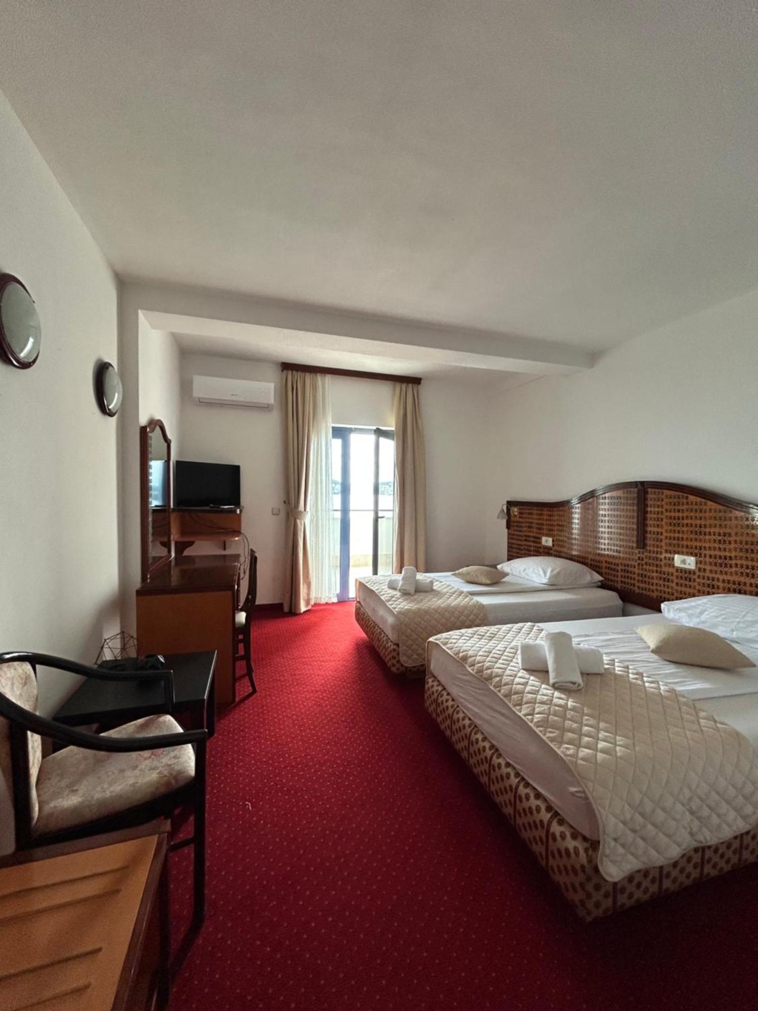 Hotel Bavaria Trogir Donji Seget Екстериор снимка