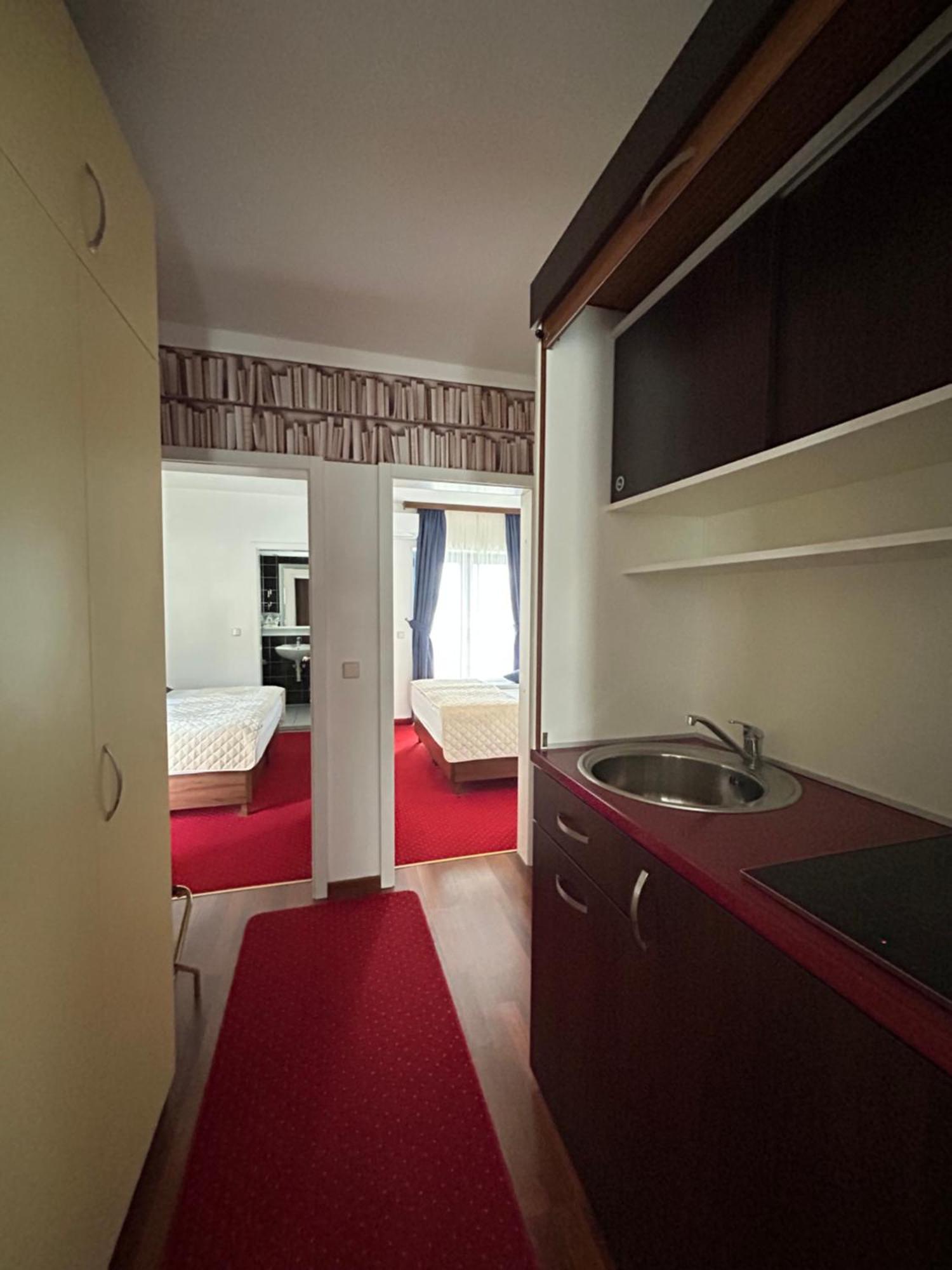 Hotel Bavaria Trogir Donji Seget Екстериор снимка
