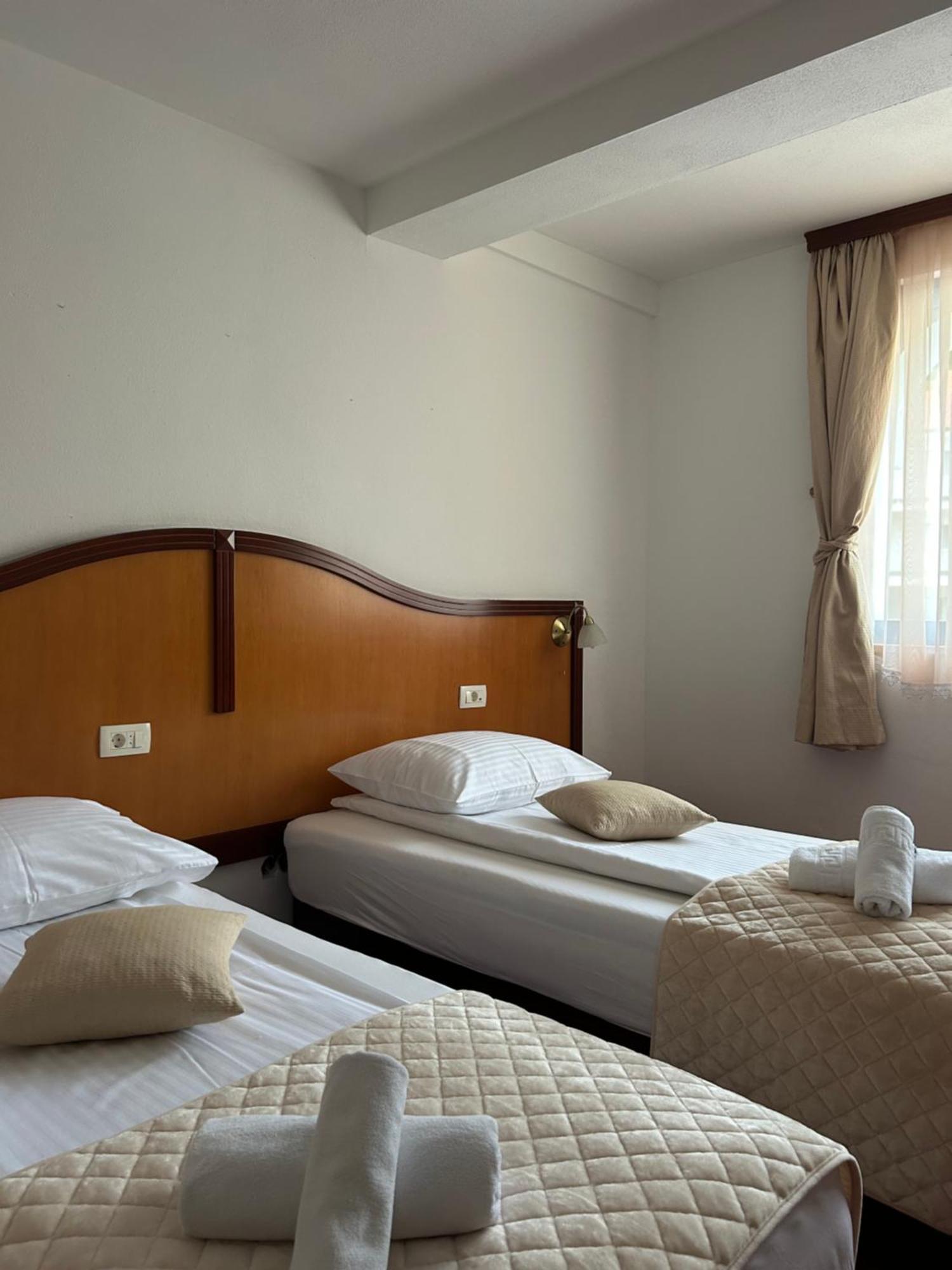 Hotel Bavaria Trogir Donji Seget Екстериор снимка