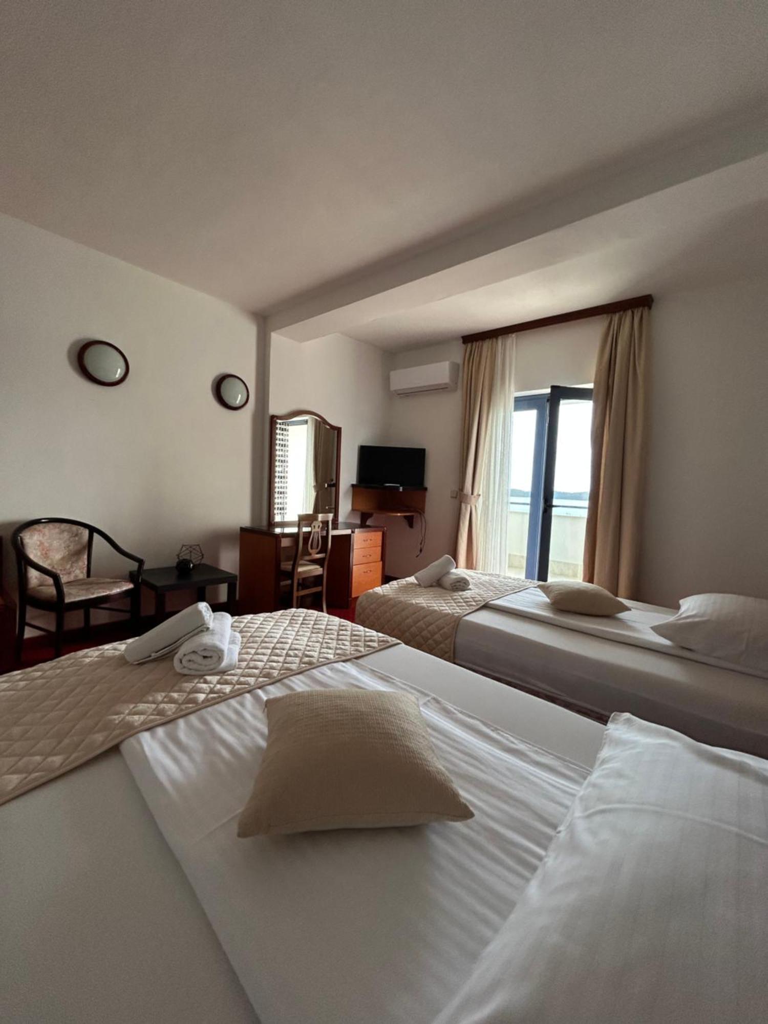 Hotel Bavaria Trogir Donji Seget Екстериор снимка