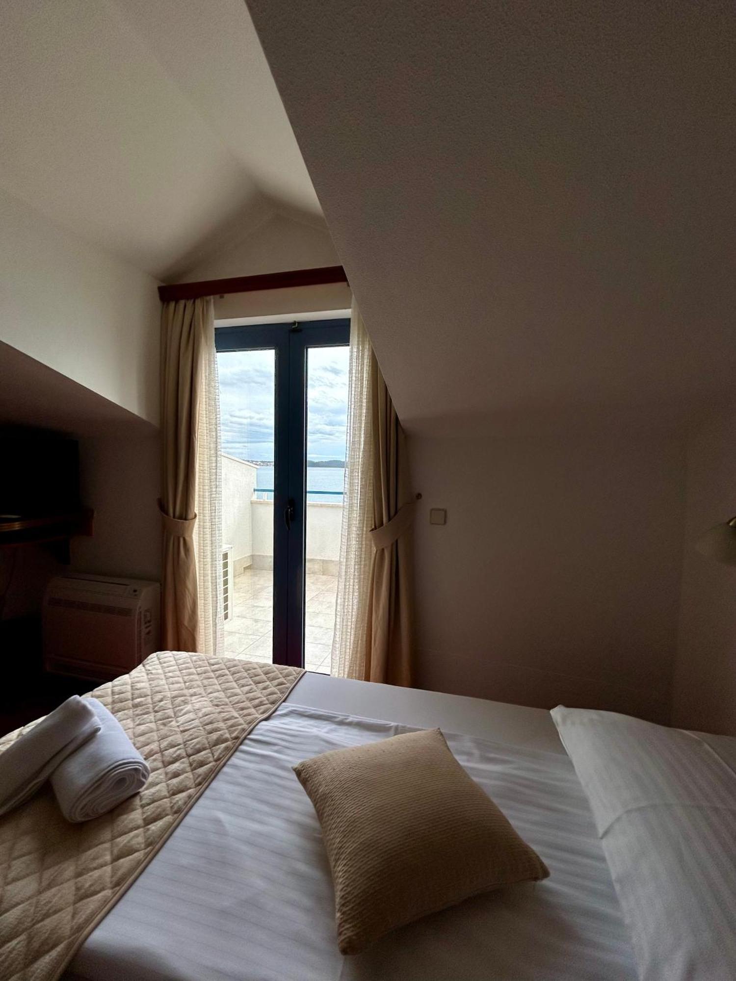 Hotel Bavaria Trogir Donji Seget Екстериор снимка