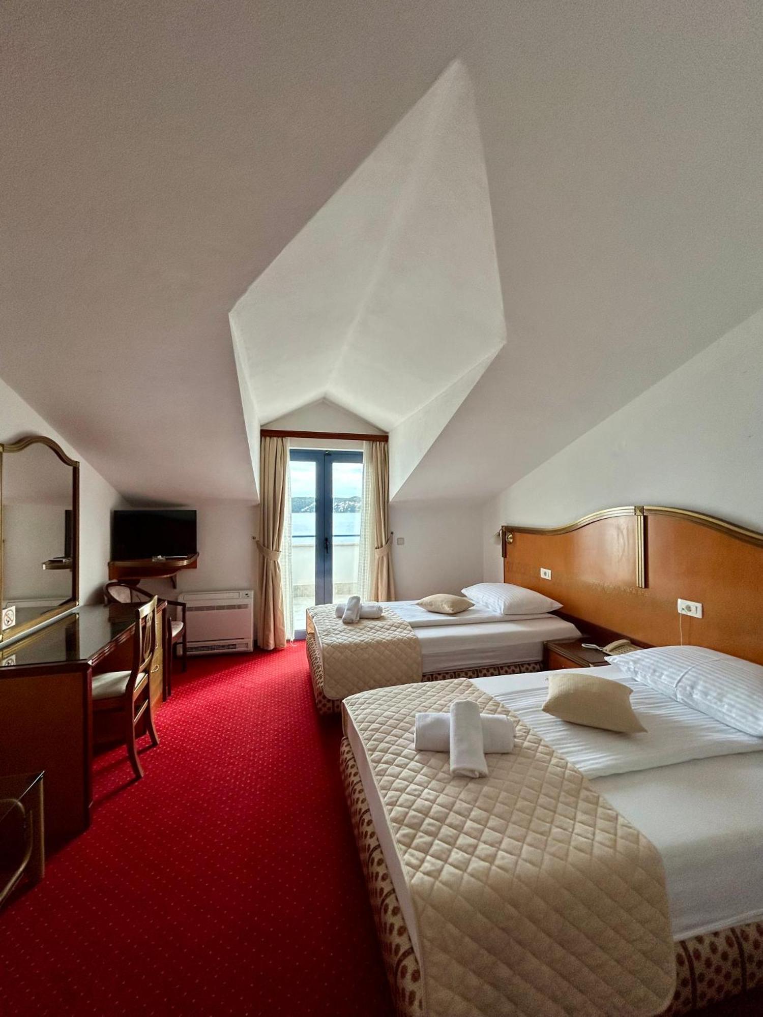Hotel Bavaria Trogir Donji Seget Екстериор снимка